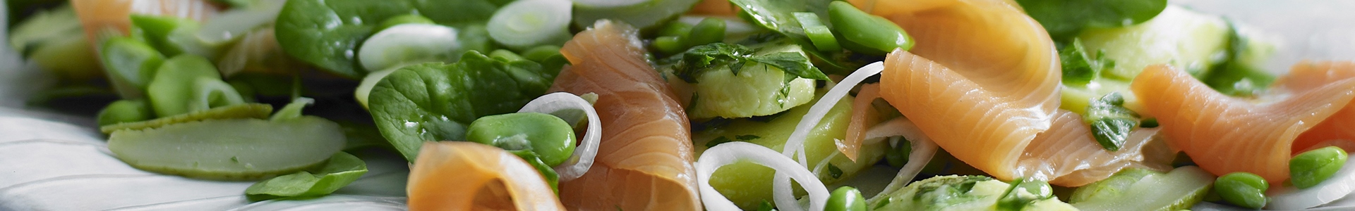 Копчений лосось і картопляний салат